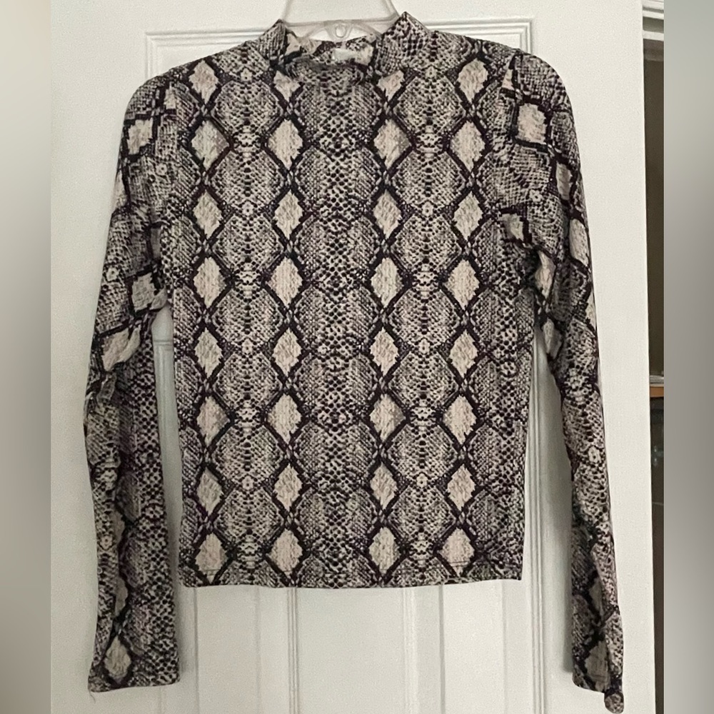 Snakeskin Print turtleneck